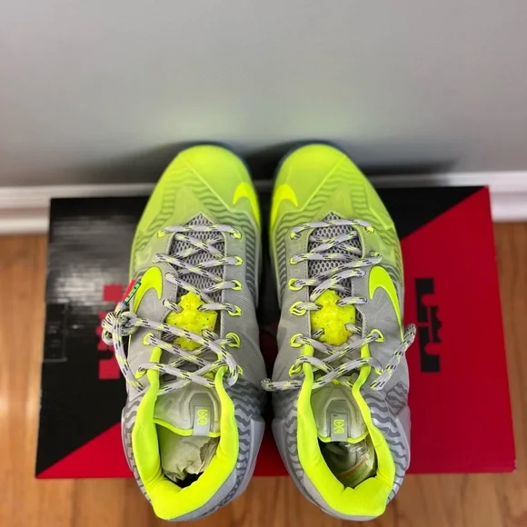 Lebron XI Collection *DEADSTOCK* - Picture 8 of 8